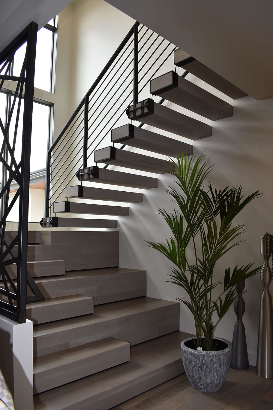 Structure and Railings of Modern Staircases